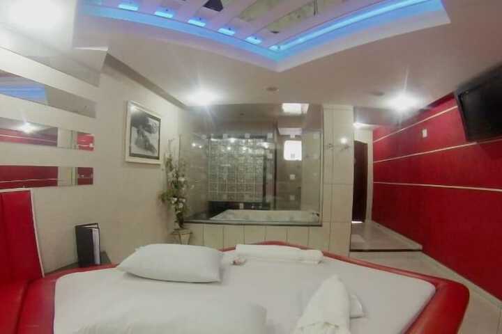Room 5 of 63
