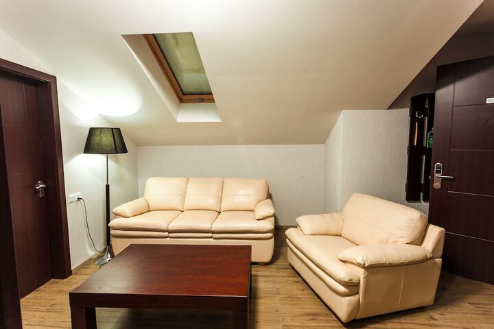 Room 33 of 93