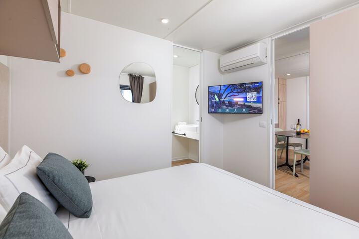 Room 9 of 38