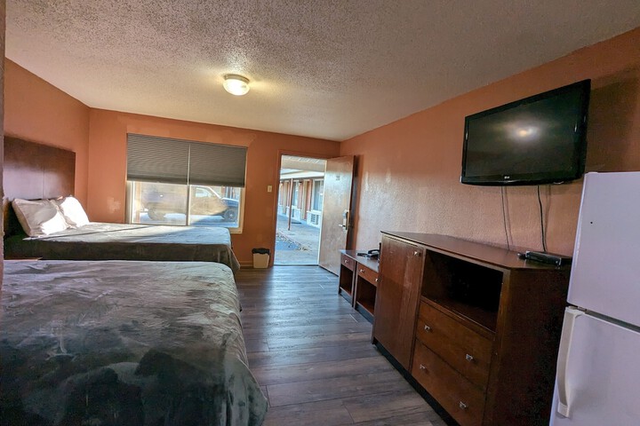 Room 2 of 25