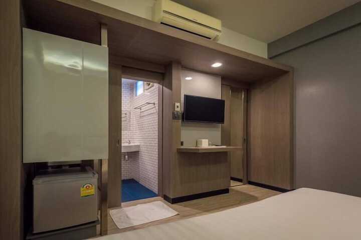 Room 12 of 28