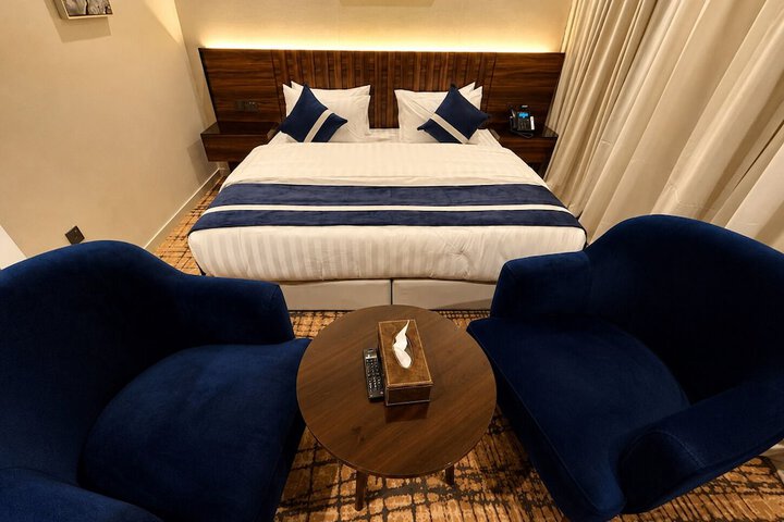 Room 6 of 17