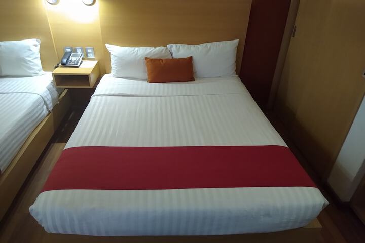 Room 17 of 35