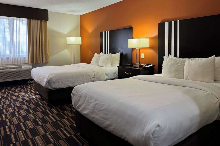 2 Double Beds (1 of 8)