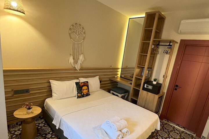 Room 28 of 50