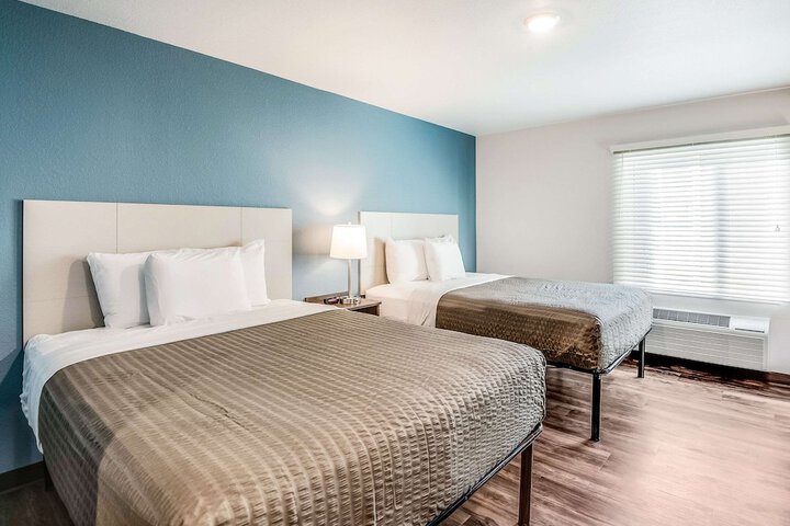 1 Queen Bed (16 of 20)
