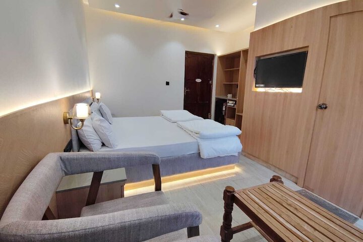 Room 33 of 46