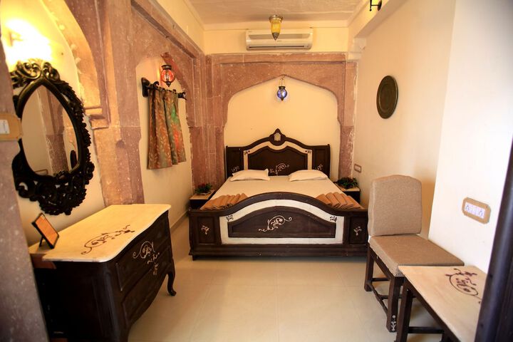 Room 18 of 97