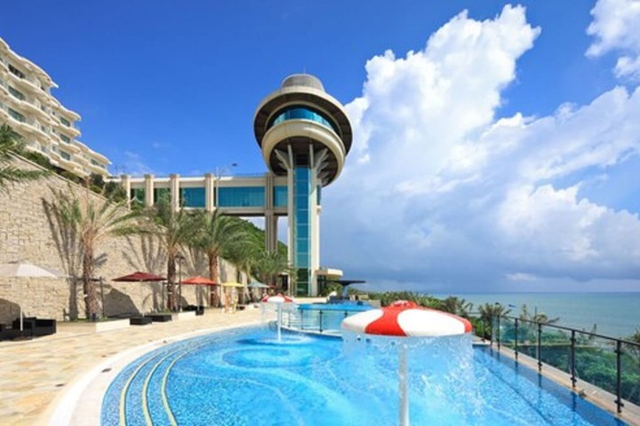 Pool Hotel