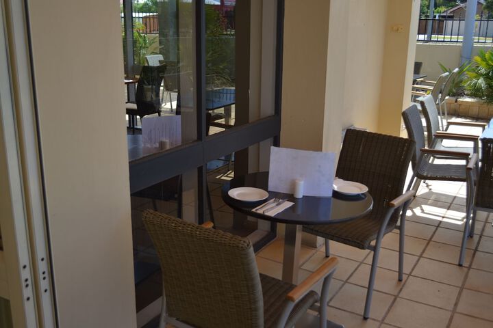 Dining 49 of 77
