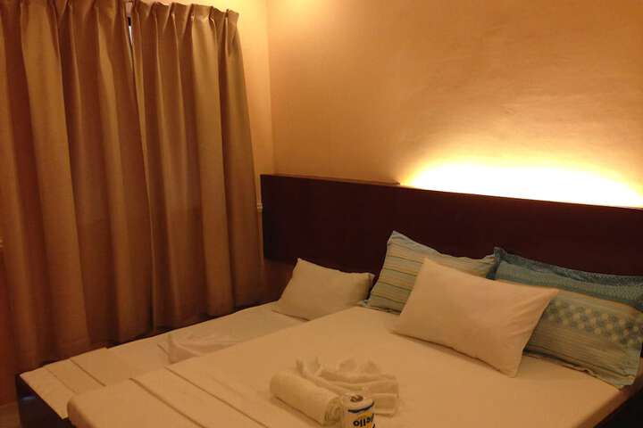 Room 11 of 36