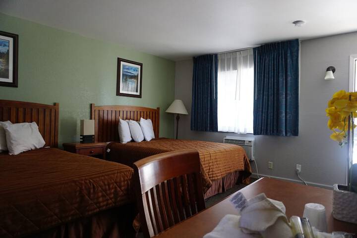 1 Queen Bed (9 of 18)
