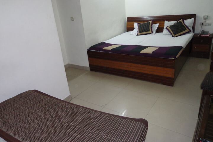 Room 5 of 18