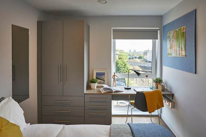 Room 12 of 17