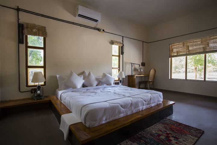 Room 4 of 44