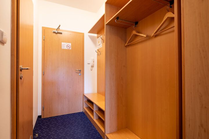 Room 6 of 65