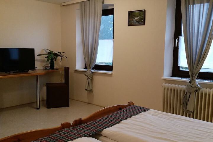 Room 12 of 31