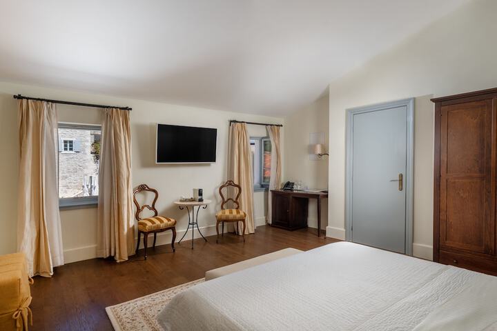Room 38 of 219