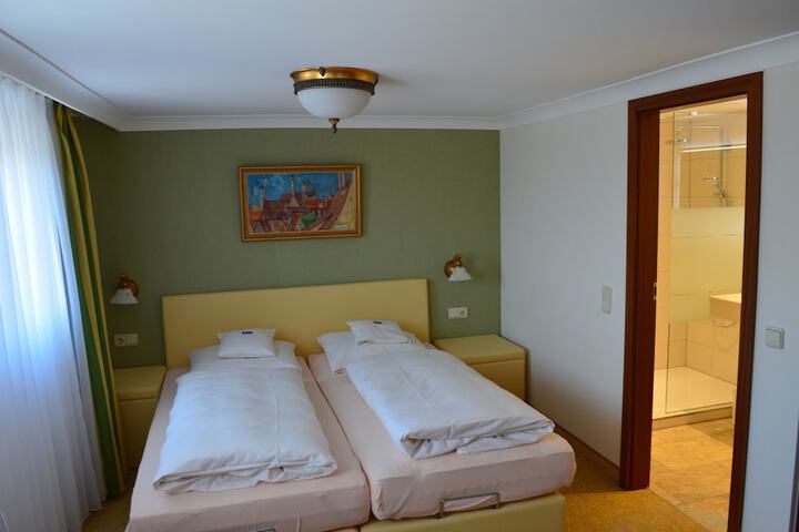 Room 6 of 47