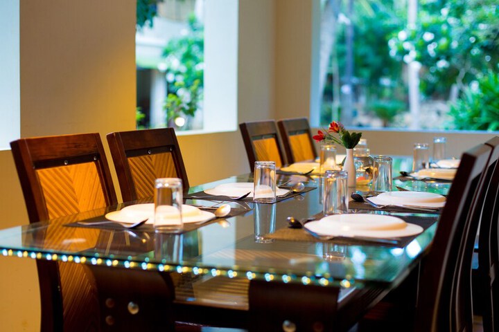 Dining 9 of 30