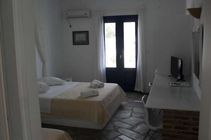 Room 13 of 98