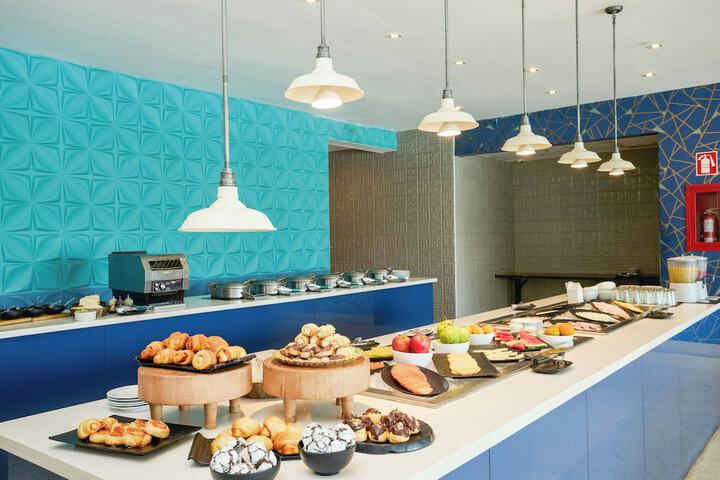 Breakfast/Coffee Service 86 of 108