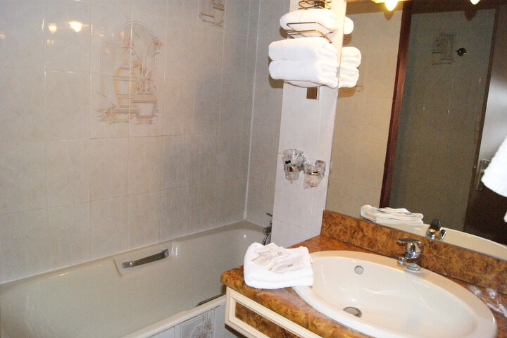 Room 52 of 79