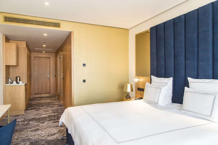 Room 28 of 80