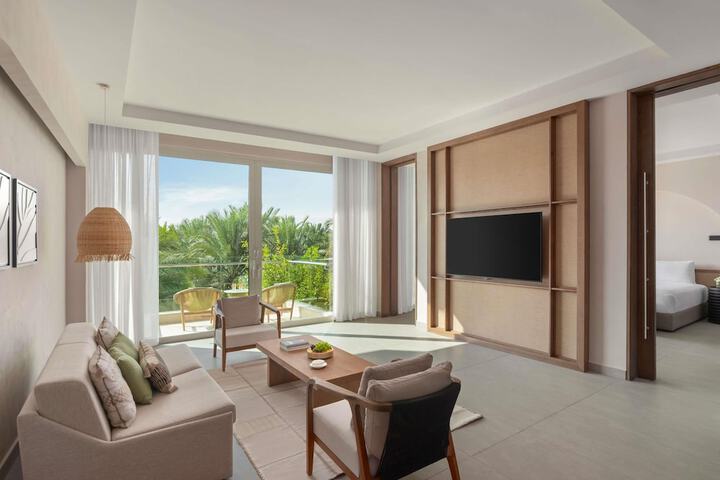 Room 33 of 208