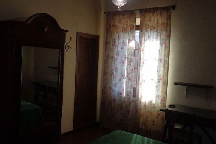 Room 13 of 16