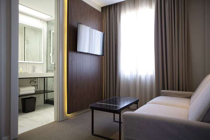 Room 15 of 202