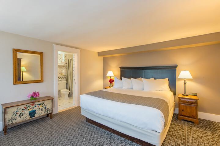 1 King Bed (8 of 8)