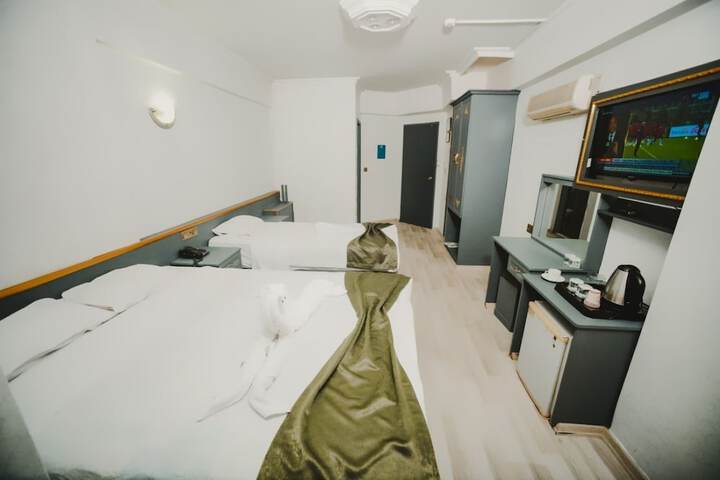 Room 8 of 17