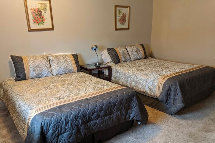 Room 4 of 9