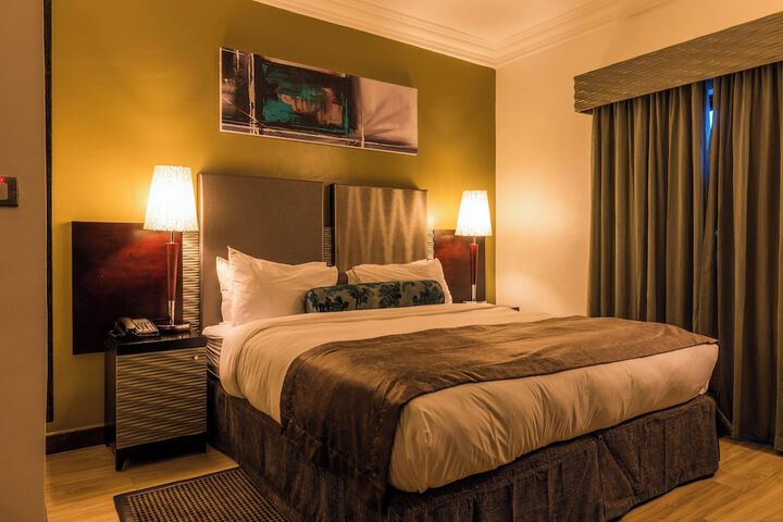 Room 26 of 90