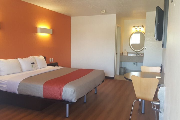 Room 26 of 60