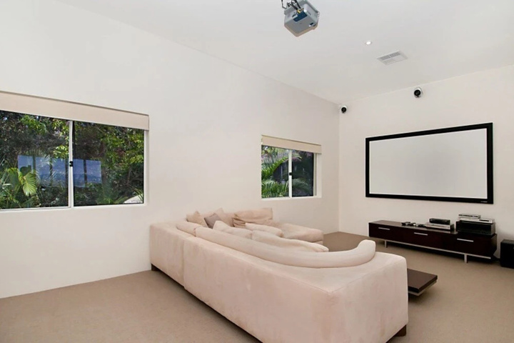 Room 3 of 8