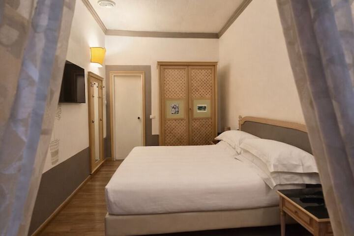 Room 26 of 144