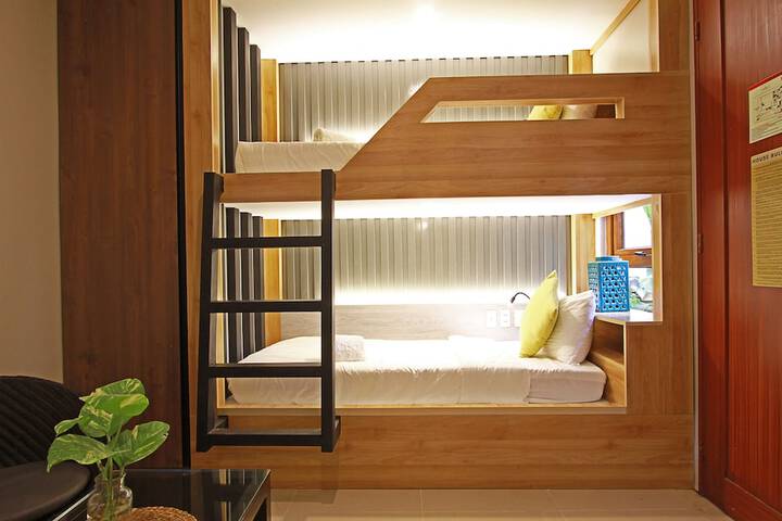Room 25 of 147
