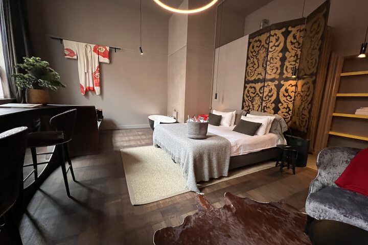 Room 44 of 98