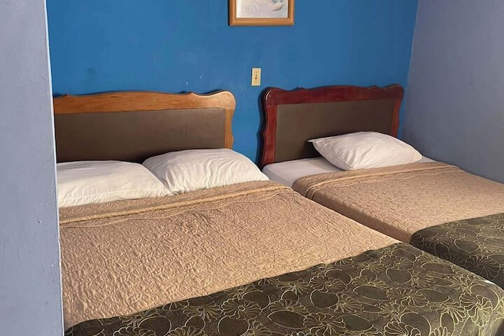 Room 5 of 33