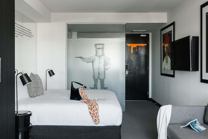 Room 44 of 110
