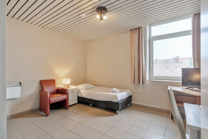 Room 8 of 61