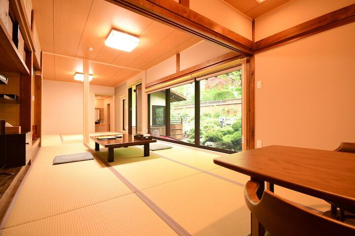 Room 27 of 100