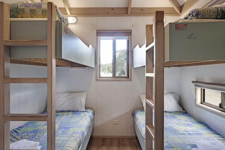 Room 3 of 76