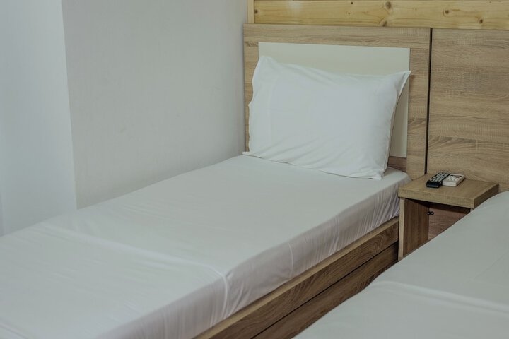 Room 6 of 85