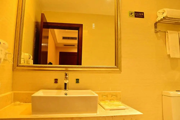 Room 8 of 35
