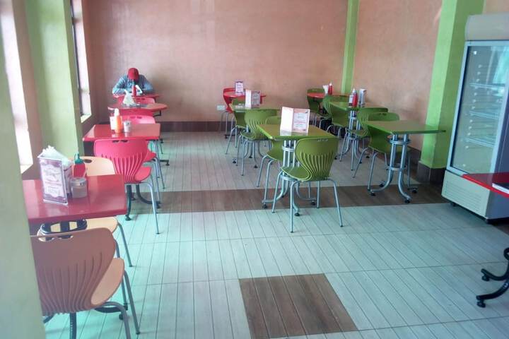 Dining 8 of 14