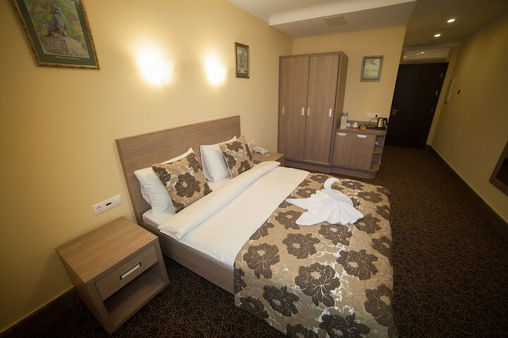 Room 25 of 119