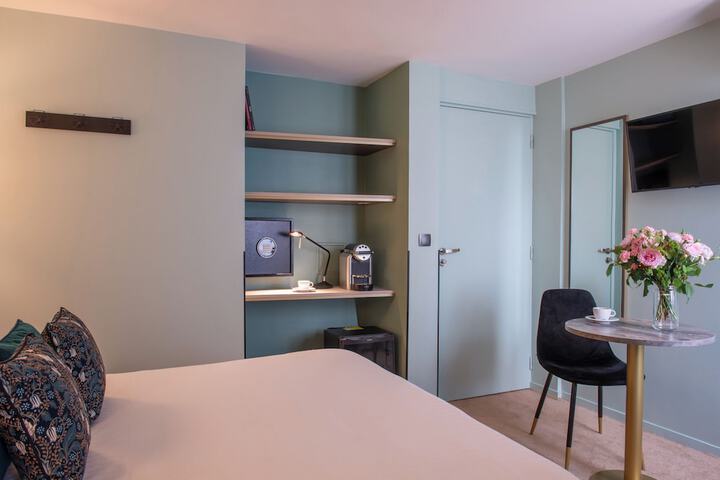 Room 32 of 53